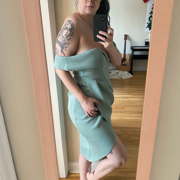 ASOS DESIGN off shoulder corset midi dress in sage-Green - Picture 2 of 4